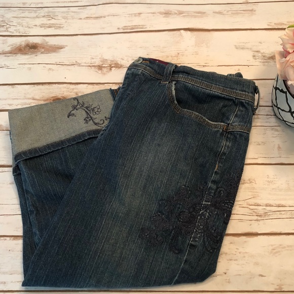 Gloria Vanderbilt Denim - Gloria Vanderbilt - Sz 16P Embroidered Capris
